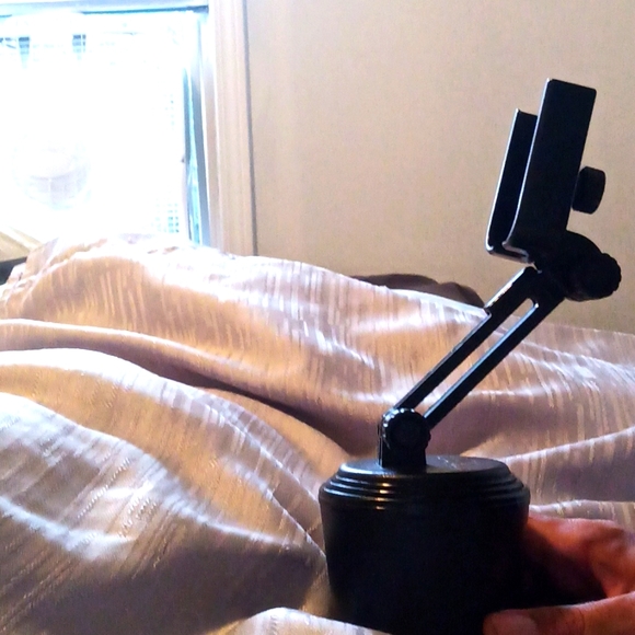 Phone Holder/Cup Holder w/3 Adjustable knobs and 4 Cup Sizes - Picture 2 of 5